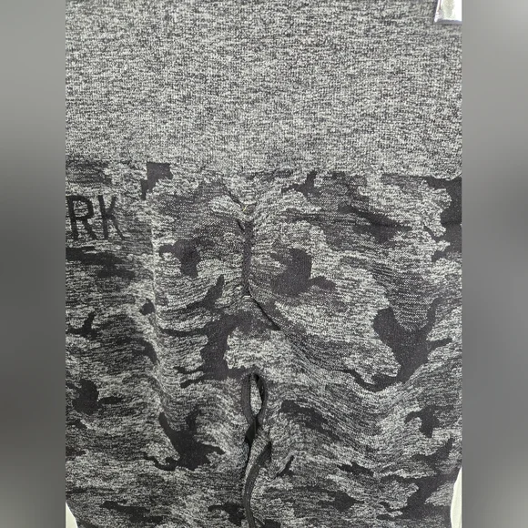 Gymshark Seamless Scrunch Butt Leggings | XS | Gray Camo - Picture 8 of 9